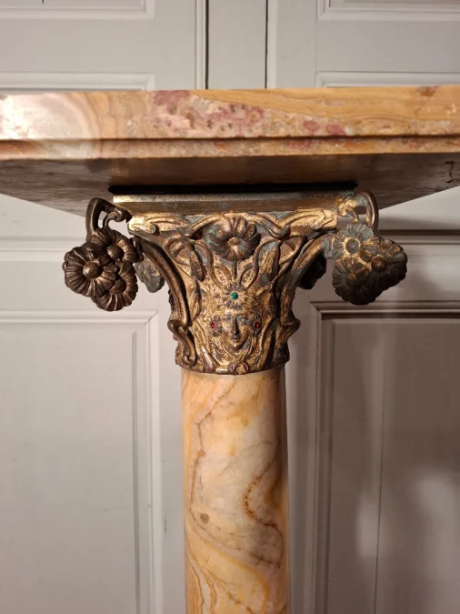 Colonne en marbre et bronze d’époque Art Nouveau.