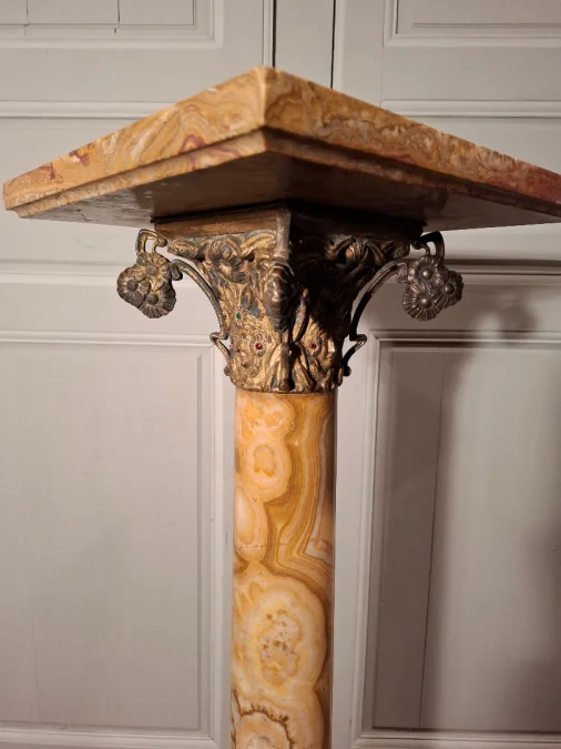 Colonne en marbre et bronze d’époque Art Nouveau.