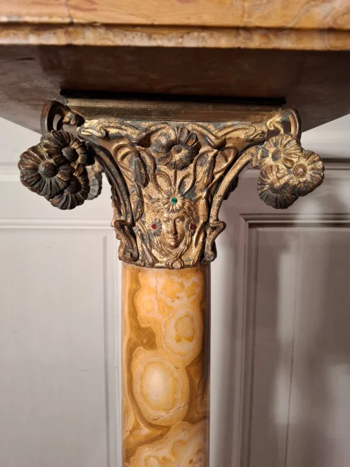 Colonne en marbre et bronze d’époque Art Nouveau.