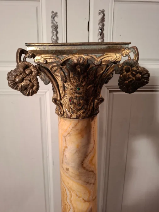 Colonne en marbre et bronze d’époque Art Nouveau.