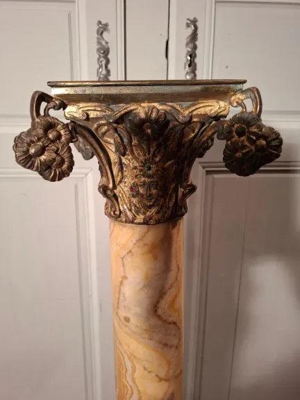 Colonne en marbre et bronze d’époque Art Nouveau.