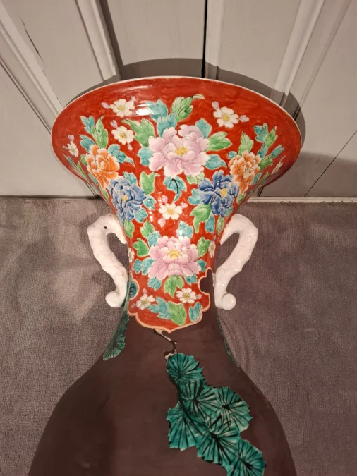 Vase Japonais en porcelaine de grandes dimensions d’époque fin du XIXème siècle.