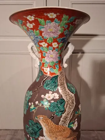Vase Japonais en porcelaine de grandes dimensions d’époque fin du XIXème siècle.