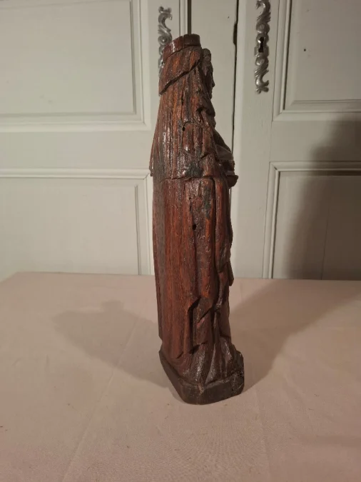 Vierge à l’enfant en chêne sculpté d’époque milieu du XIXème siècle.
