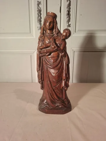 VIRGEN Y NIÑO TALLADOS EN ROBLE