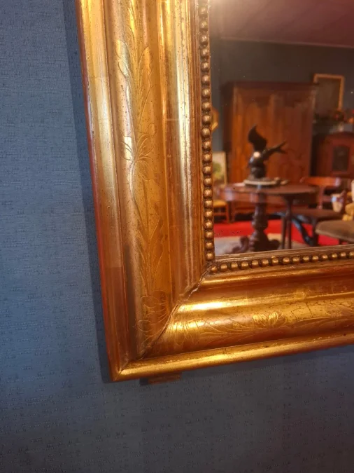 Miroir d’époque Louis-Philippe doré à la feuille d’or.