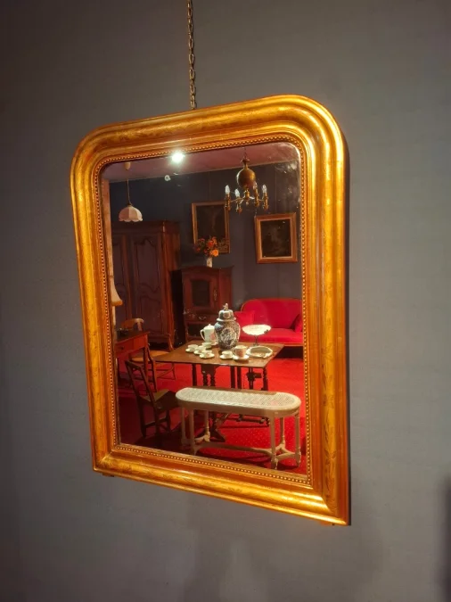 Miroir d’époque Louis-Philippe doré à la feuille d’or.