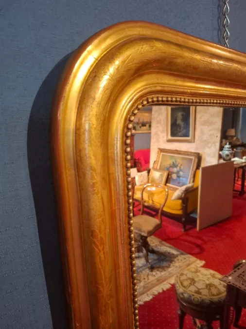 Miroir d’époque Louis-Philippe doré à la feuille d’or.