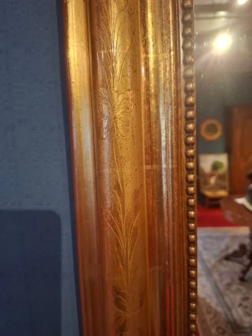 Miroir d’époque Louis-Philippe doré à la feuille d’or.