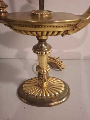 Gilt bronze bouillotte lamp with griffon-head motif, 20th century — Excellent condition