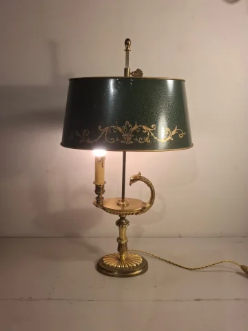 Gilt bronze bouillotte lamp with griffon-head motif, 20th century — Excellent condition