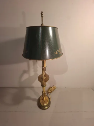Gilt bronze bouillotte lamp with griffon-head motif, 20th century — Excellent condition