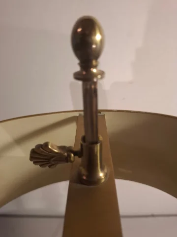 Gilt bronze bouillotte lamp with griffon-head motif, 20th century — Excellent condition
