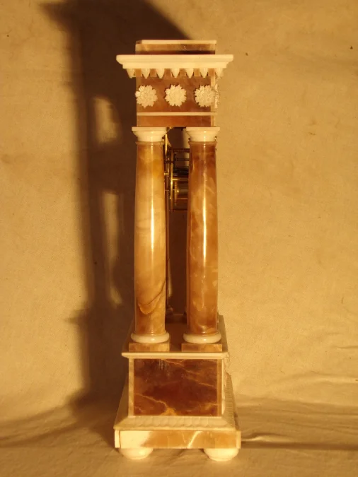 Pendule portique en albâtre XIXéme
