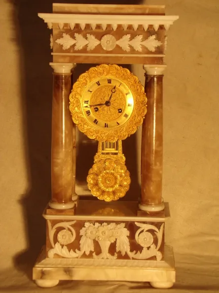 Pendule portique en albâtre XIXéme