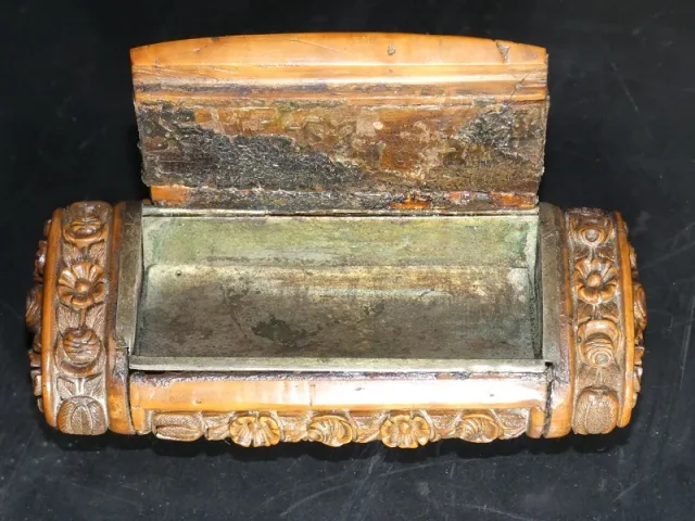 Tabatière en corozo sculpté art populaire 18ème