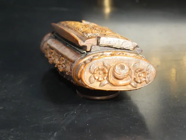 Tabatière en corozo sculpté art populaire 18ème