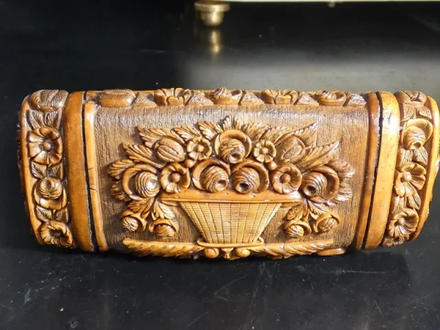 Tabatière en corozo sculpté art populaire 18ème