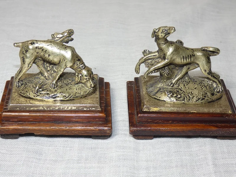 Paire de bronzes de Vienne argentés sur le thème de la chasse 19e siècle