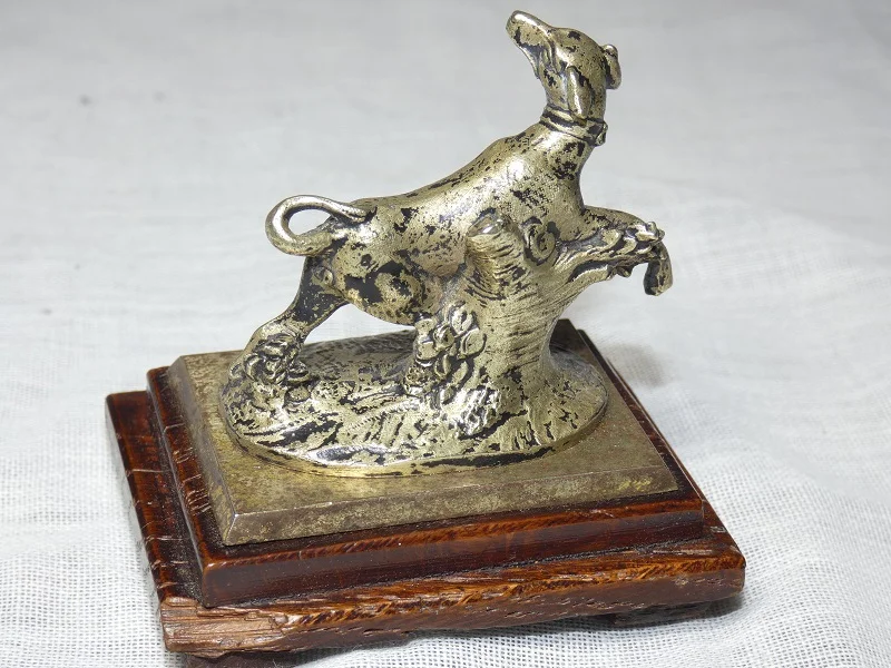 Paire de bronzes de Vienne argentés sur le thème de la chasse 19e siècle