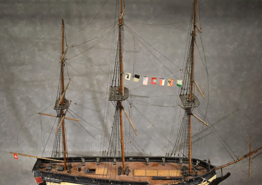 Maquette de bateau trois mats " Le Toujours" en bois 19e siècle