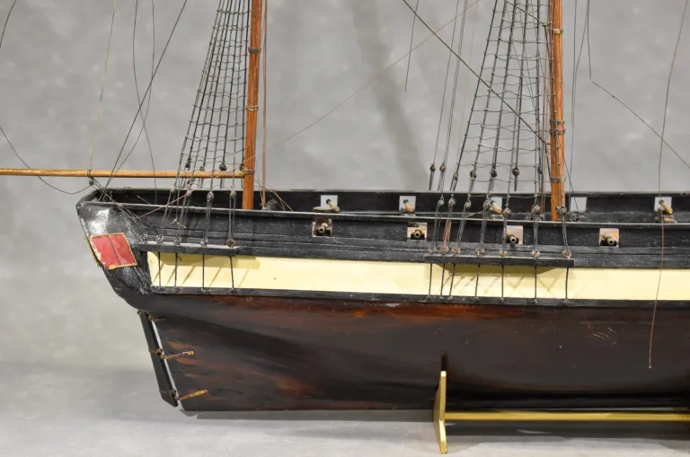 Maquette de bateau trois mats " Le Toujours" en bois 19e siècle