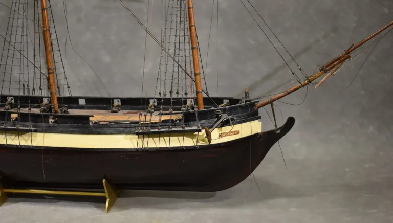 Maquette de bateau trois mats " Le Toujours" en bois 19e siècle