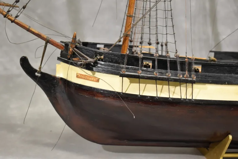 Maquette de bateau trois mats " Le Toujours" en bois 19e siècle