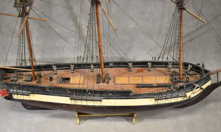 Maquette de bateau trois mats " Le Toujours" en bois 19e siècle