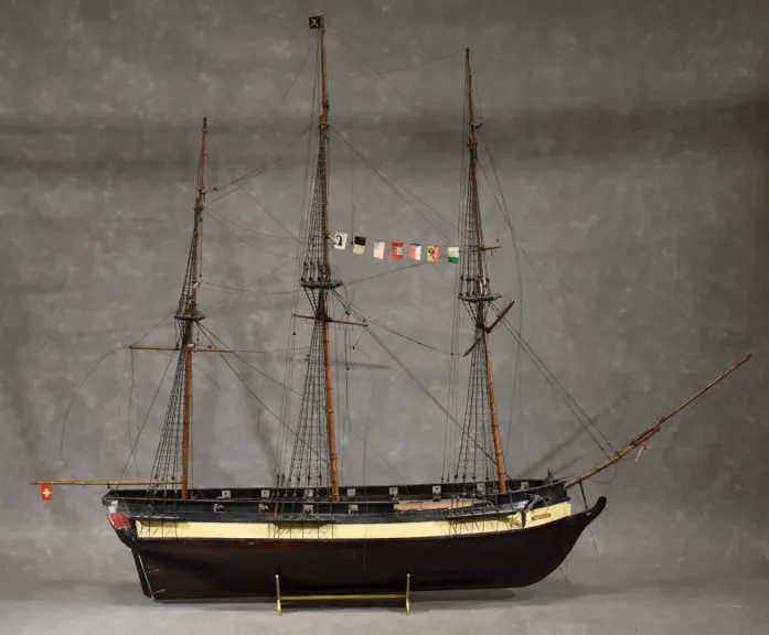 Maquette de bateau trois mats " Le Toujours" en bois 19e siècle