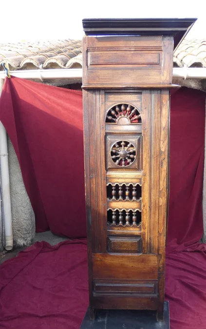 Armoire  garde manger en chataigner Art Populaire Breton 18e ou début 19e