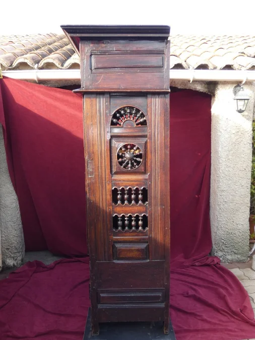 Armoire  garde manger en chataigner Art Populaire Breton 18e ou début 19e