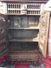 Armoire  garde manger en chataigner Art Populaire Breton 18e ou début 19e