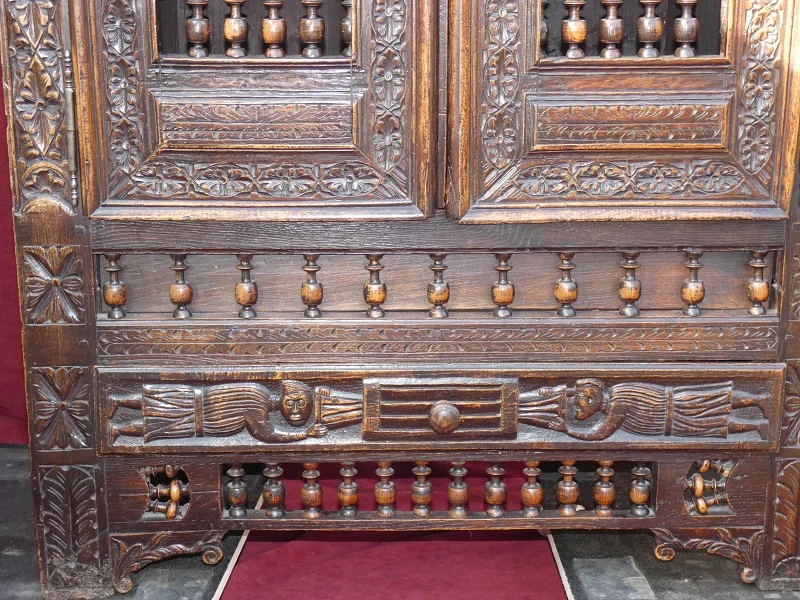 Armoire  garde manger en chataigner Art Populaire Breton 18e ou début 19e