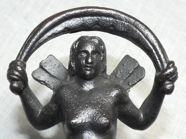 Patère en fonte Art Nouveau zéphir fin 19e