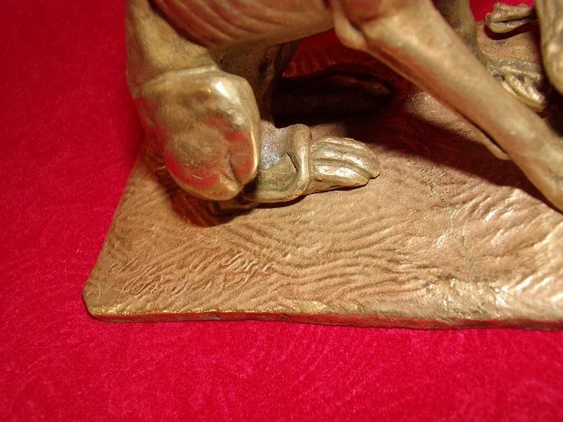 Sculpture  " lévrier et canard " bronze à patine dorée P.J.Mène 1810-1879 Paris
