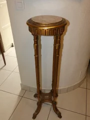VERGOLDETER STAND