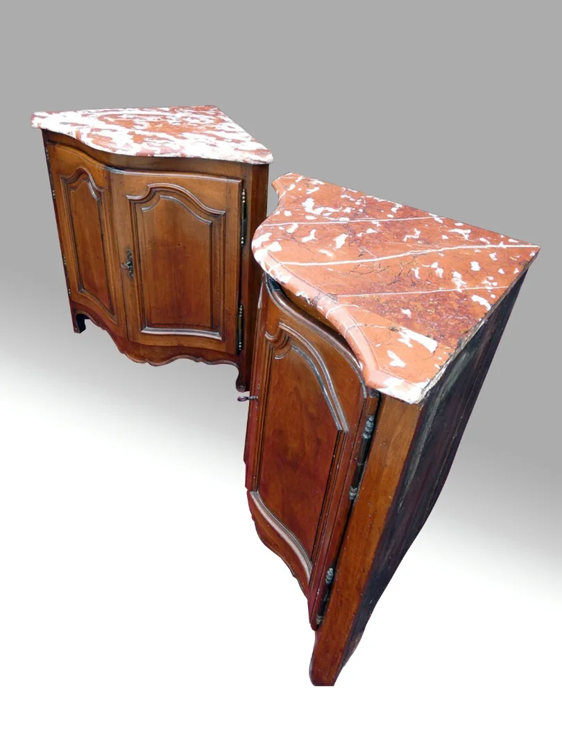 Paire d'encoignures Louis XV Provençales 18e
