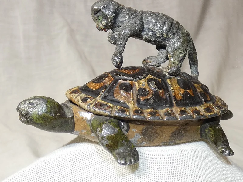 Ancien plomb de Nuremberg "chat chevauchant une tortue" vers 1850 RARE !!!!!