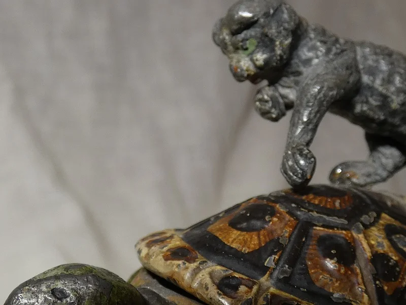 Ancien plomb de Nuremberg "chat chevauchant une tortue" vers 1850 RARE !!!!!