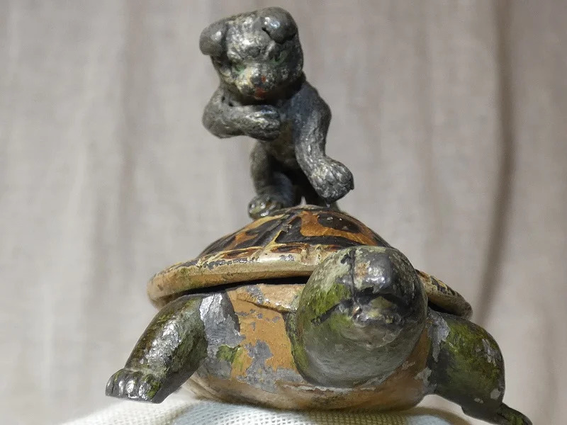 Ancien plomb de Nuremberg "chat chevauchant une tortue" vers 1850 RARE !!!!!