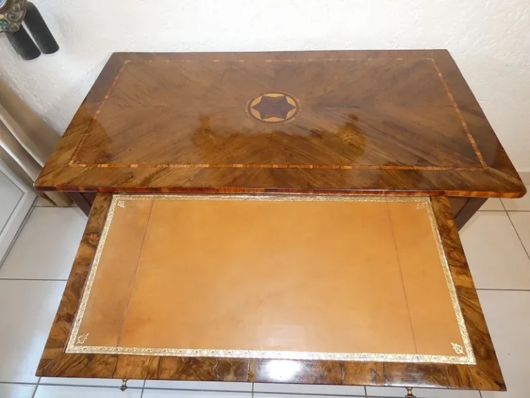 ESCRITORIO PEDESTAL DEL PERÍODO DE LA REGENCIA FRANCESA