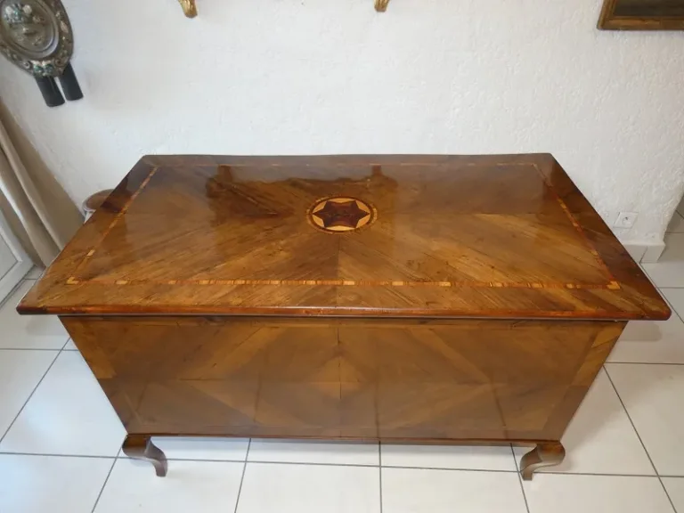 ESCRITORIO PEDESTAL DEL PERÍODO DE LA REGENCIA FRANCESA