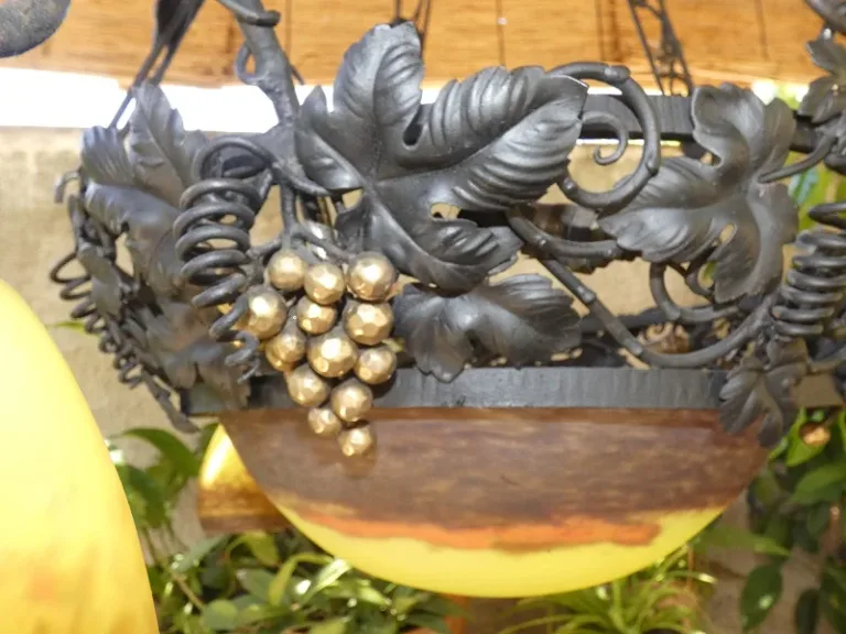 Grand Lustre suspension Art Nouveau Degué fer forgé, bronze ,1 coupe ,3 tulipes