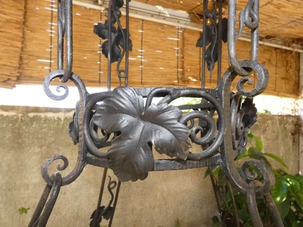 Grand Lustre suspension Art Nouveau Degué fer forgé, bronze ,1 coupe ,3 tulipes