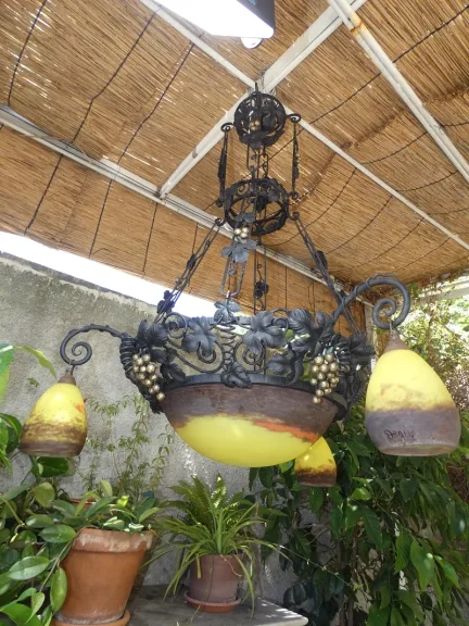 Grand Lustre suspension Art Nouveau Degué fer forgé, bronze ,1 coupe ,3 tulipes