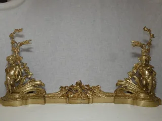 Barre de cheminée aux Bébés style Louis XV 19eme bronze ciselé (F. Barbedienne?)