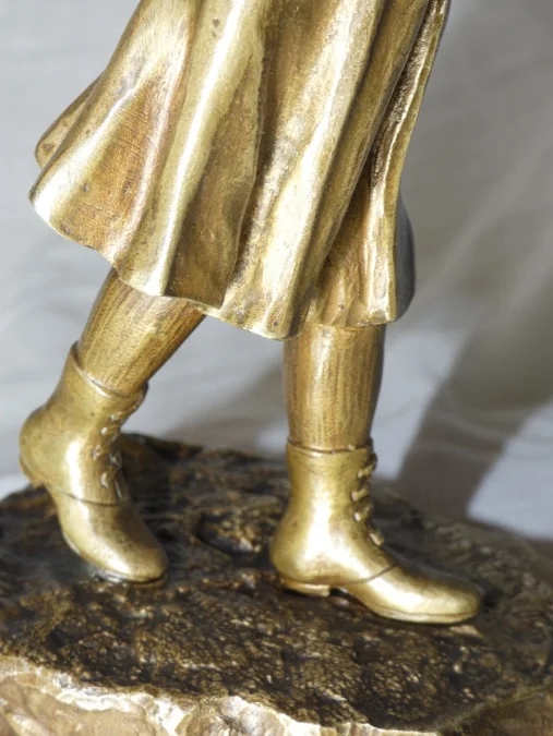 Bronze patine doré 1900 " la jeune fille à la capeline" par Aristide De Ranieri