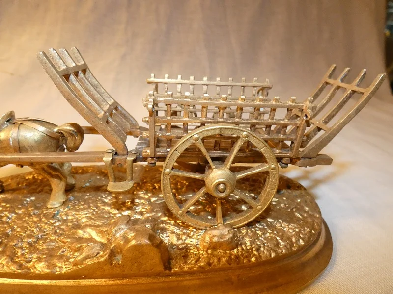 Statue en bronze doré " cheval de trait avec sa charette" 19 ème siècle