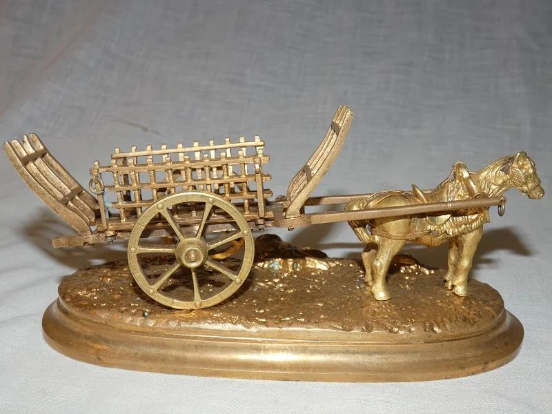 Statue en bronze doré " cheval de trait avec sa charette" 19 ème siècle